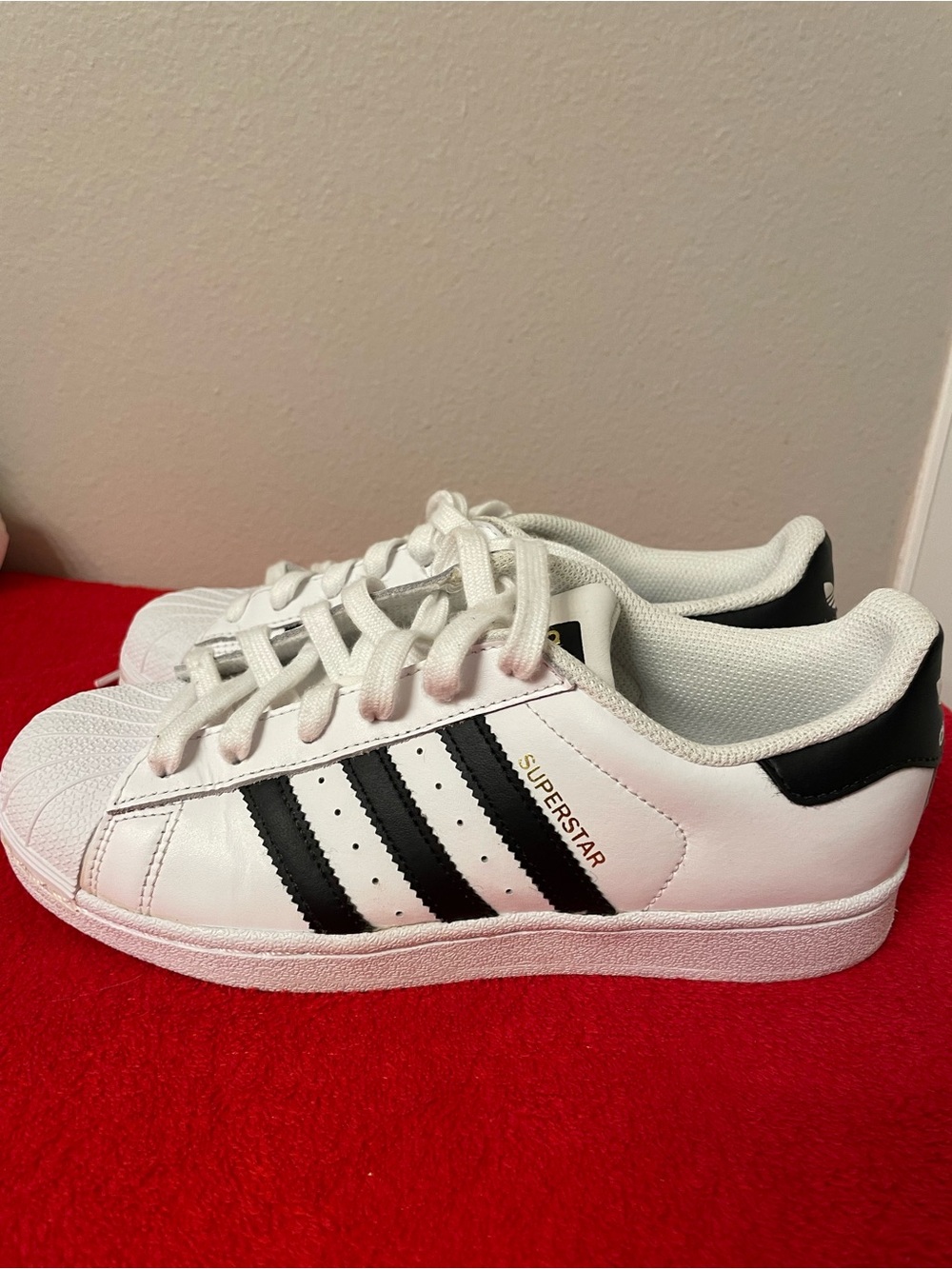 adidas White Sneakers with Black Stripes and Gold Logo 4.5 junior’s